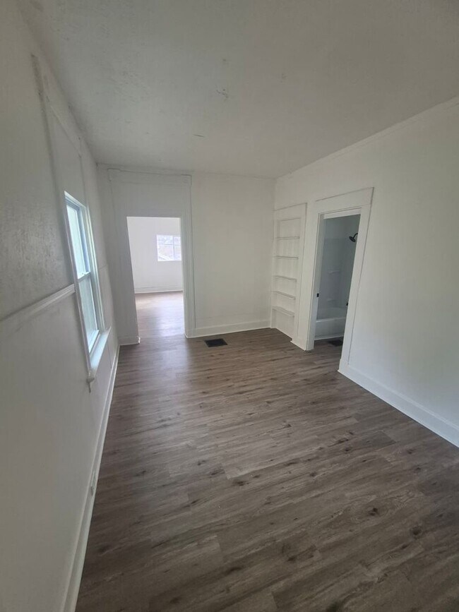 Building Photo - Charming 2-Bedroom Home with Fenced Yard in Covington!