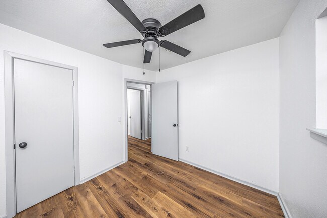 Building Photo - 911 SW 35th St