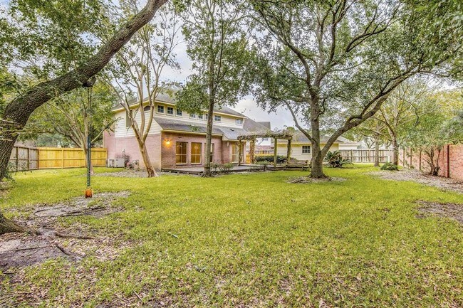 Building Photo - 2117 Enchanted Lake Dr