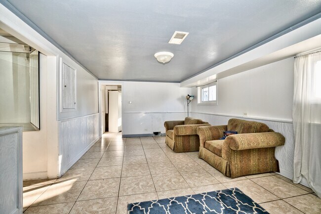 Building Photo - 7014 Kilbourn Ave