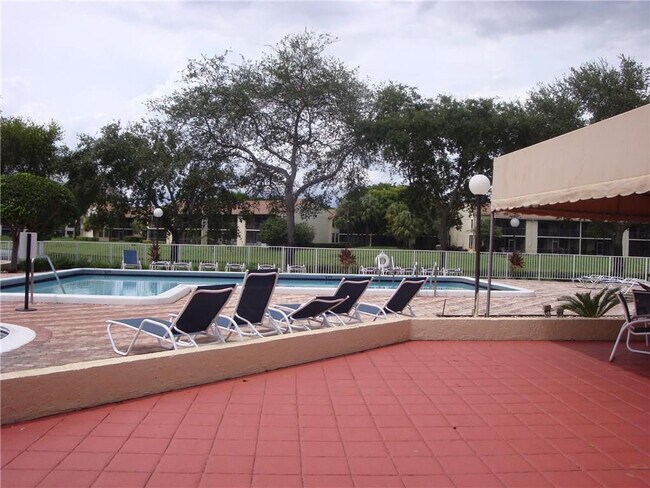 Building Photo - 2035 SW 15th St