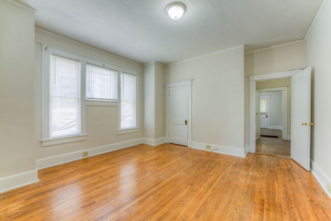 Building Photo - Rent reduced! Move-in special - 1/2 off Fi...