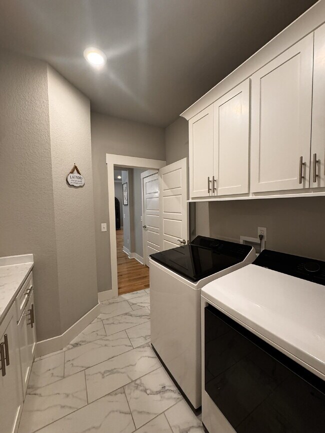 Building Photo - 12 Hobkirk Dr