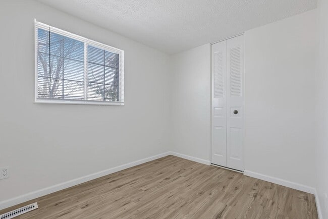 Building Photo - 874 Hilton Dr