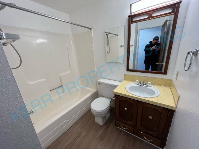 Building Photo - Charming 3-Bed, 2-Bath Haven with 1,296 Sq. Ft. of Cozy Comfort in Sandy, OR!