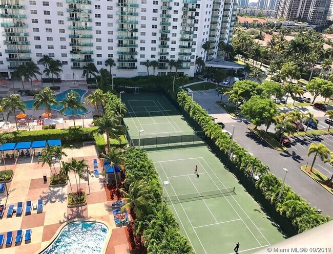 Primary Photo - 19370 Collins Ave