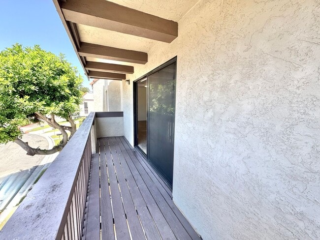Building Photo - AVAILABLE NOW: BIG College Area Townhome 4bd/2.5ba HUGE garage, AC, pool, W/D