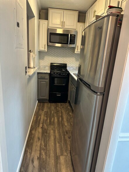 Building Photo - 2805 Northeast Expy