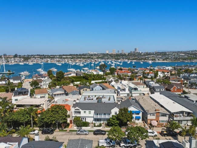 Building Photo - 1530 Miramar Dr