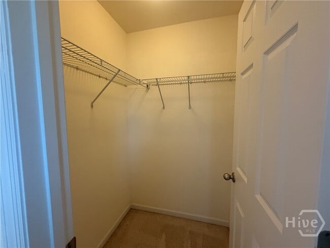 Building Photo - 426 Lions Den Dr