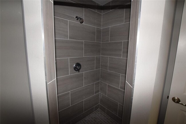 Building Photo - 925 E McDonald Ave