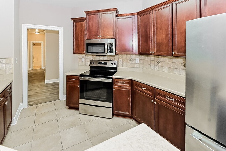 Building Photo - 3045 Roseleigh Dr