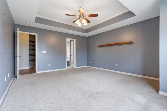 Building Photo - Discover this spacious 4-bedroom, 2-bath home