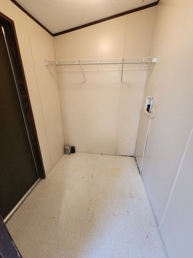 Building Photo - 15 Wilma Ln