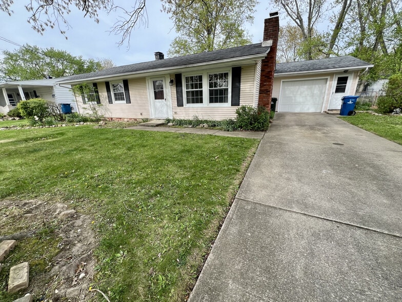 Building Photo - 1201 Hollyview Dr