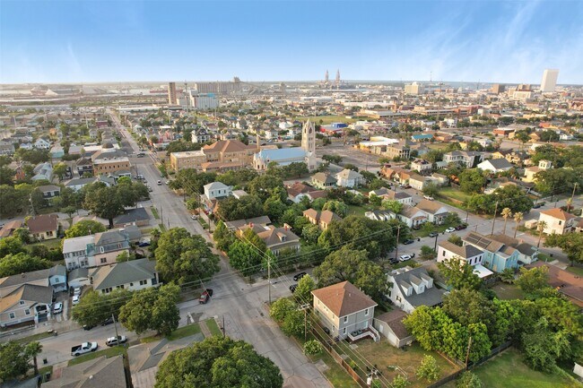 Building Photo - 3427 Avenue L