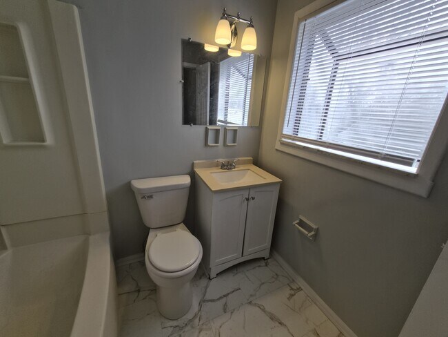 Building Photo - 3747 Ireland Dr