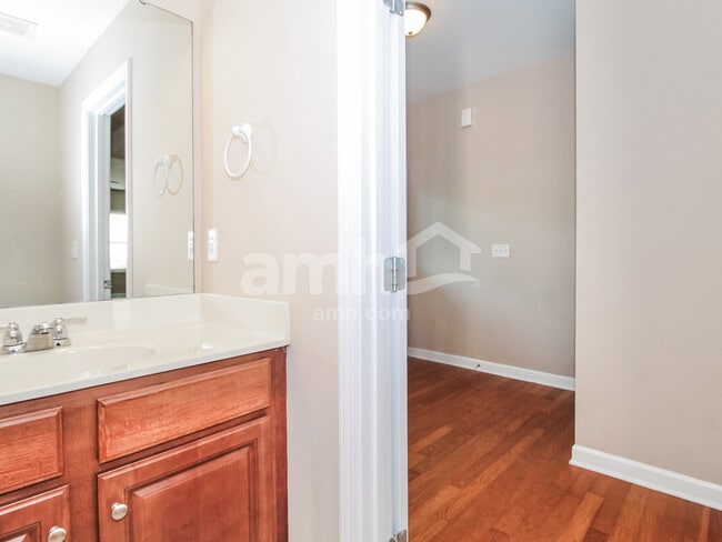 Building Photo - 28 Thornbury Dr