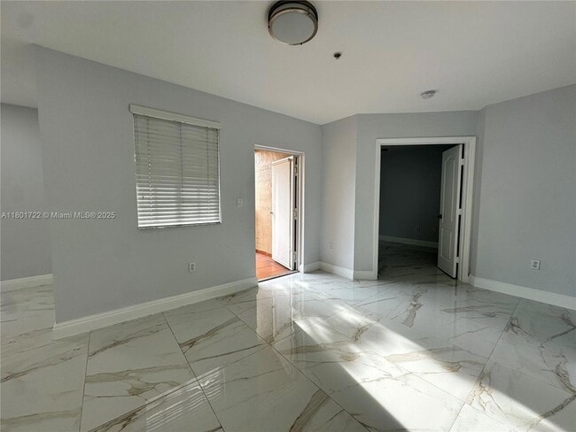 Building Photo - 17425 NW 75th Pl