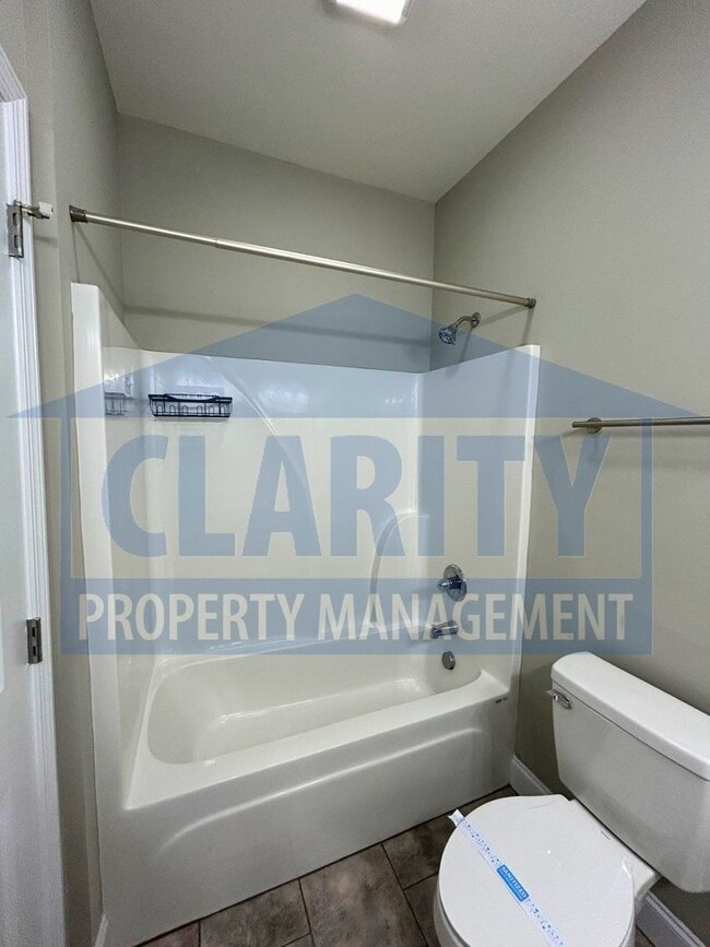 Building Photo - Two bedroom Townhome!
