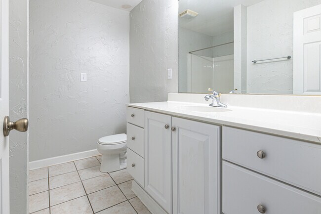 Building Photo - 1719 Scenic Dr