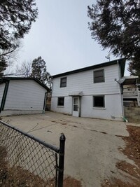 Building Photo - $1150 - 1BR/1BA Pet Friendly Duplex Near G...