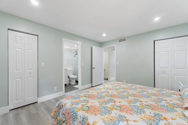 Building Photo - 1605 S US Hwy 1