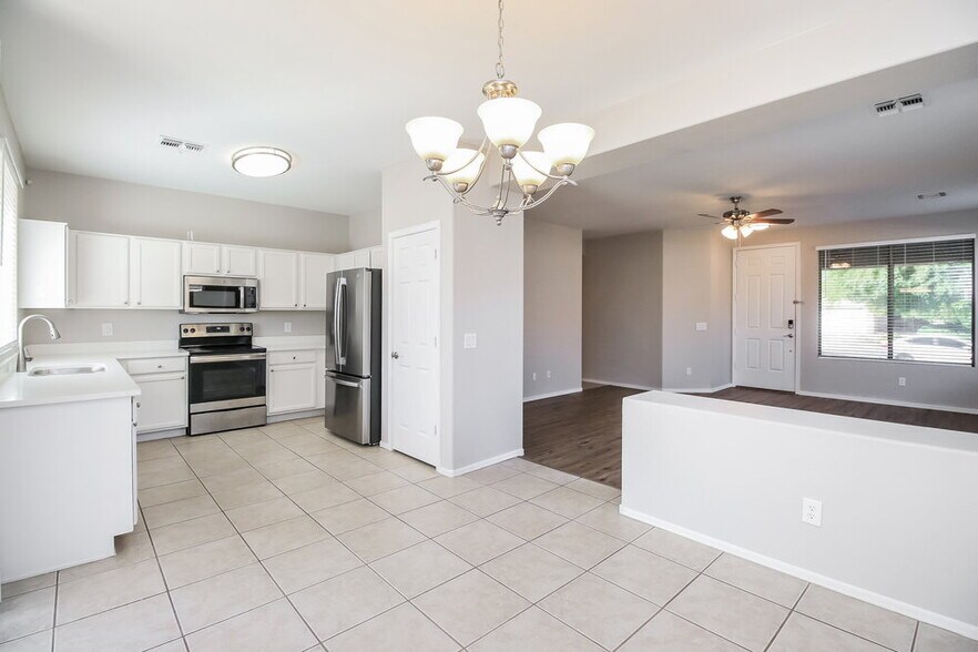 Building Photo - 1931 S Noble