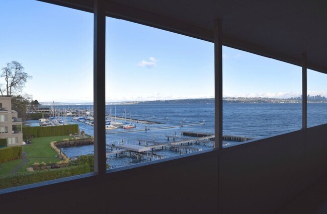 Building Photo - 334 Lakeside Ave S