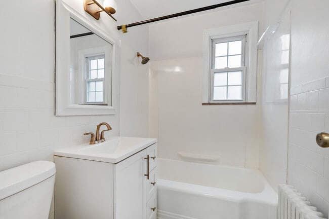 Building Photo - 836 Thorn St