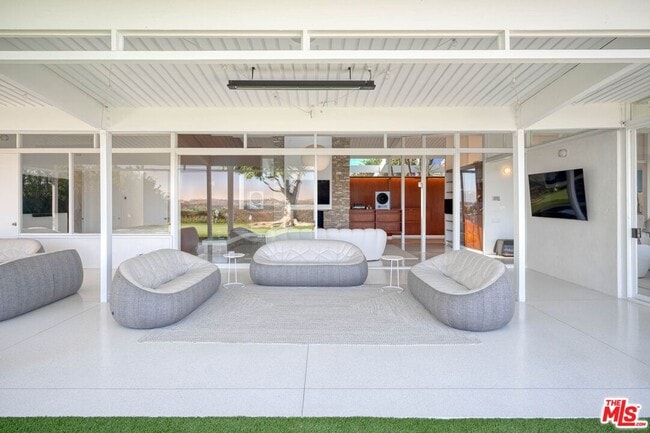 Building Photo - 2262 Stradella Rd