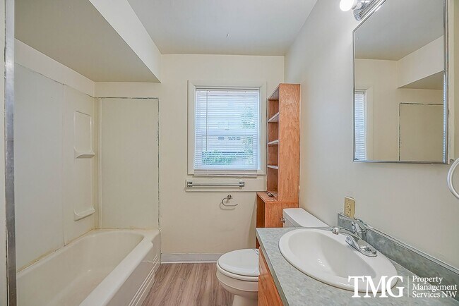 Building Photo - Adorable 3BD Home with Tons of Vintage Charm!