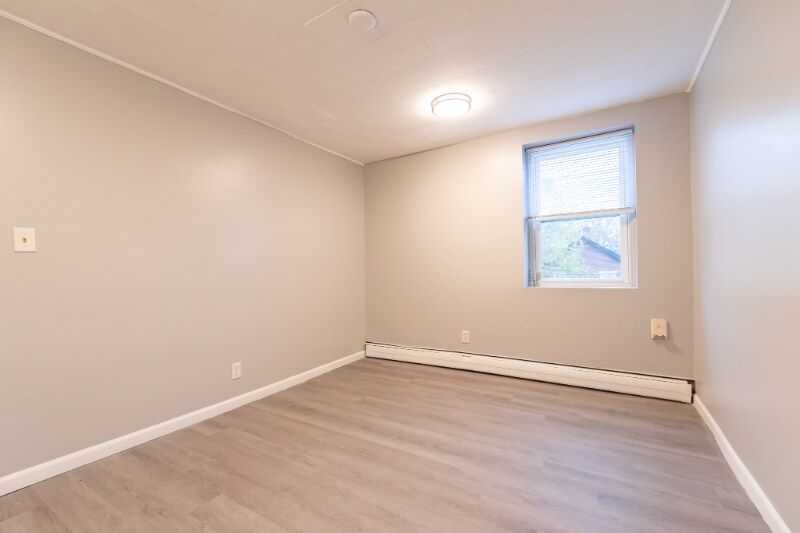 Building Photo - 672 N Main St