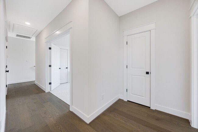 Building Photo - 9311 Montridge Dr