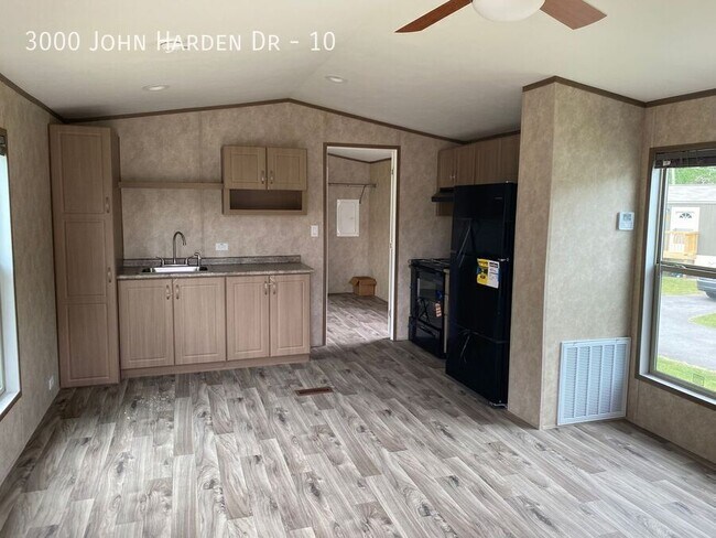 Building Photo - 3000 John Harden Dr