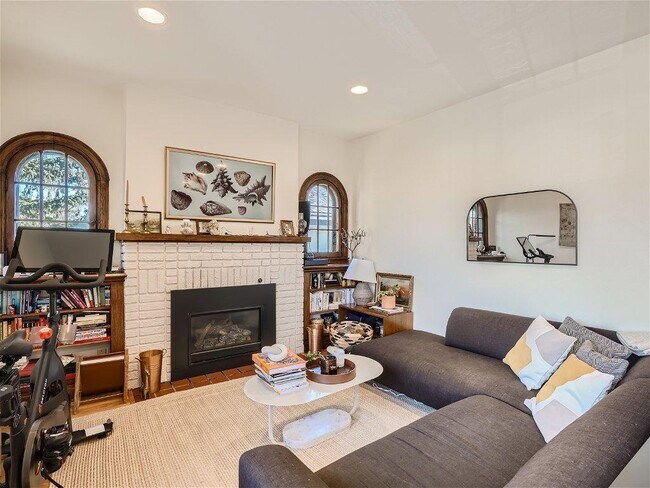 Building Photo - 994 Goodrich Ave
