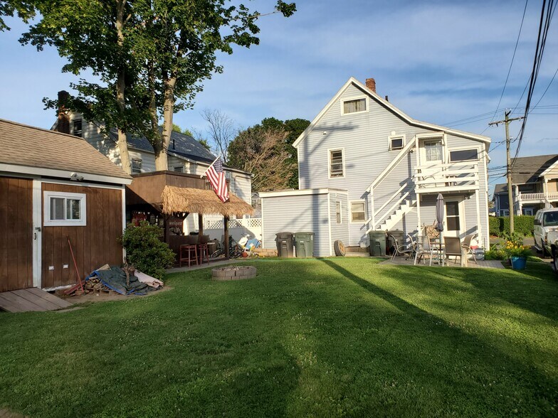 Building Photo - 1046 E Broadway