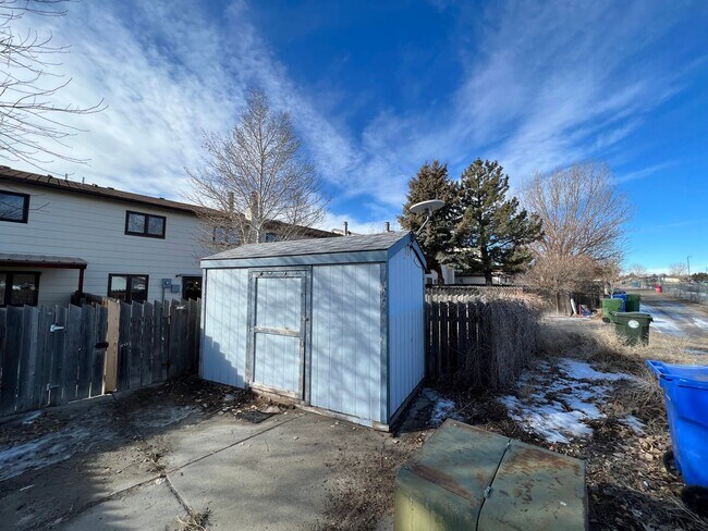 Building Photo - 3 Bedroom, 1.5 Bath Townhome W/ Attached S...