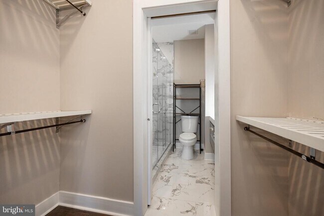 Building Photo - 1443 N Hollywood St