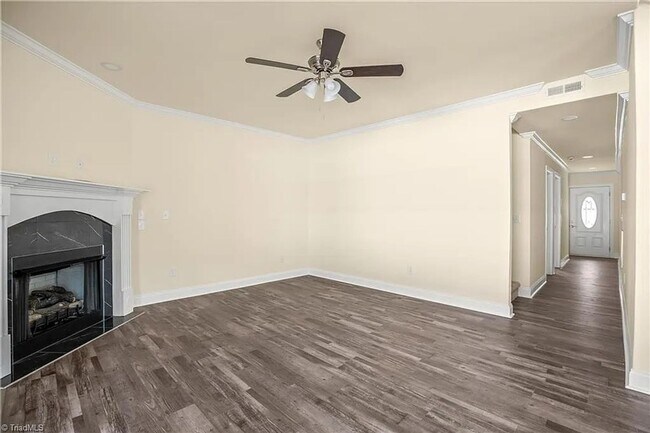 Building Photo - Luxurious Living In Sought After Sherwood ...