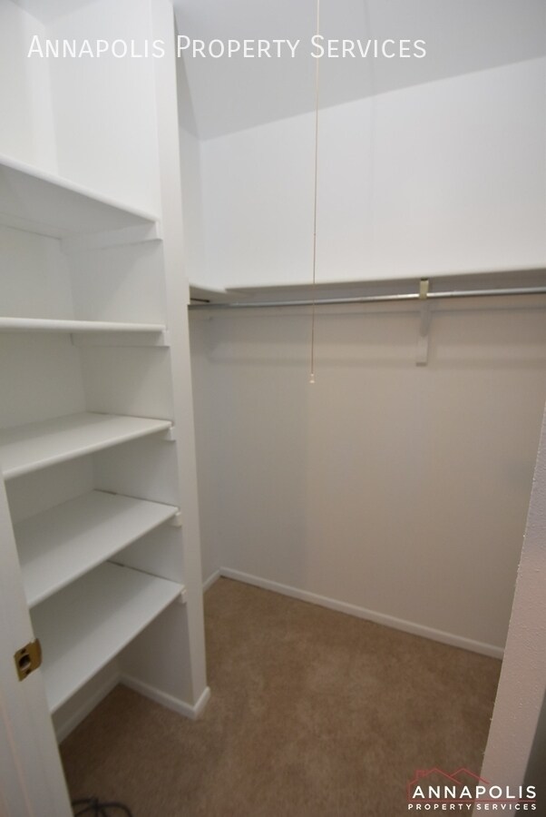 Building Photo - 1241 Birchcrest Ct