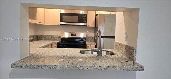 Building Photo - 9688 Fontainebleau Blvd