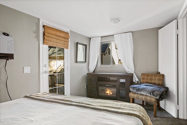 Building Photo - 590 Oak Knoll Cir