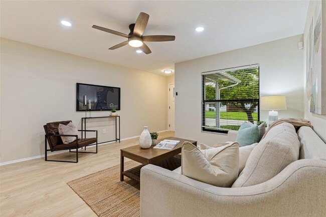 Building Photo - 1353 Wildwood Ct