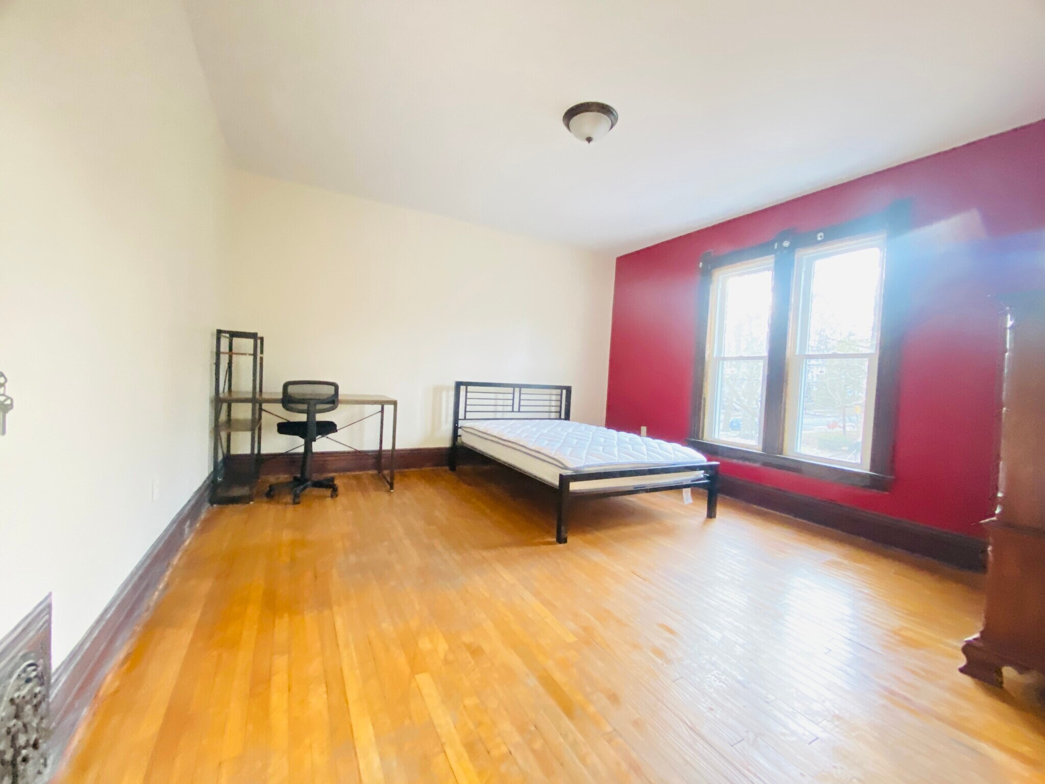 Building Photo - 1337 Madison St