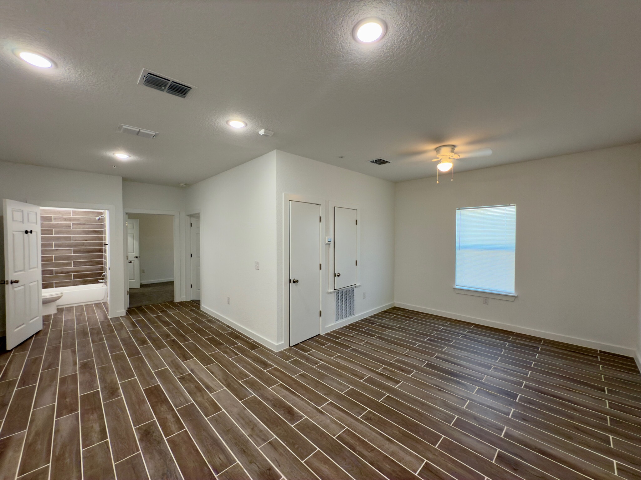 Building Photo - 648 Monticello Ct