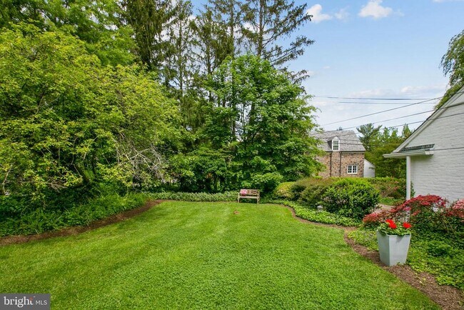 Building Photo - 5113 N Charles St