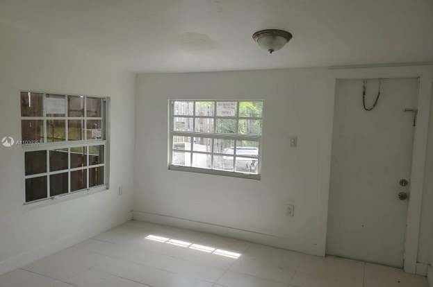 Building Photo - 311 S J St