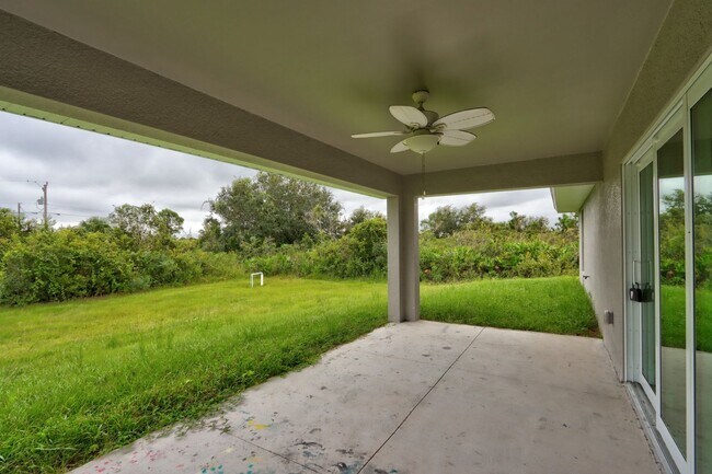 Building Photo - MUST SEE-CUSTOM BUILT-LARGE NEWER CONSTRUT...
