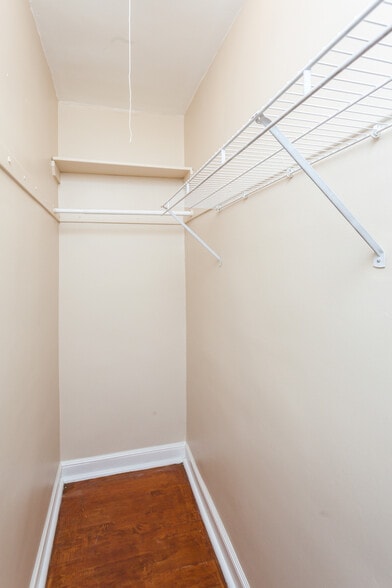 Building Photo - 2459 N Ashland Ave